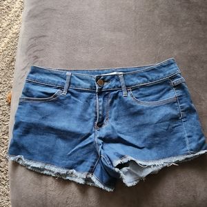 Cutoff shorts